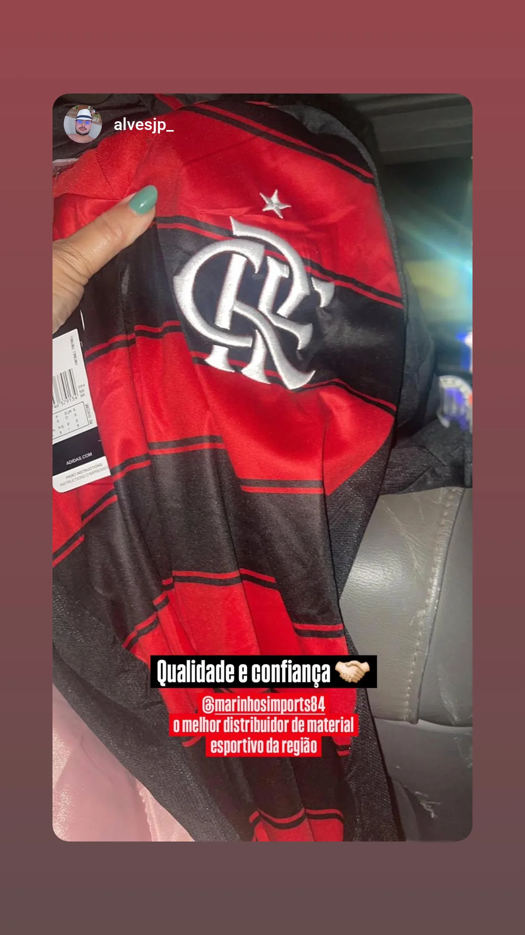 Cliente da Marinho's Imports com camisa do Flamengo